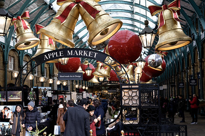 christmas market in london covent garden