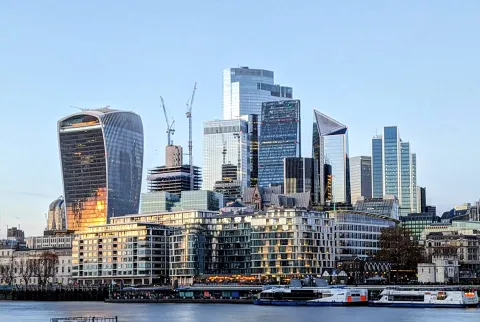 Central London – London Luton Airport